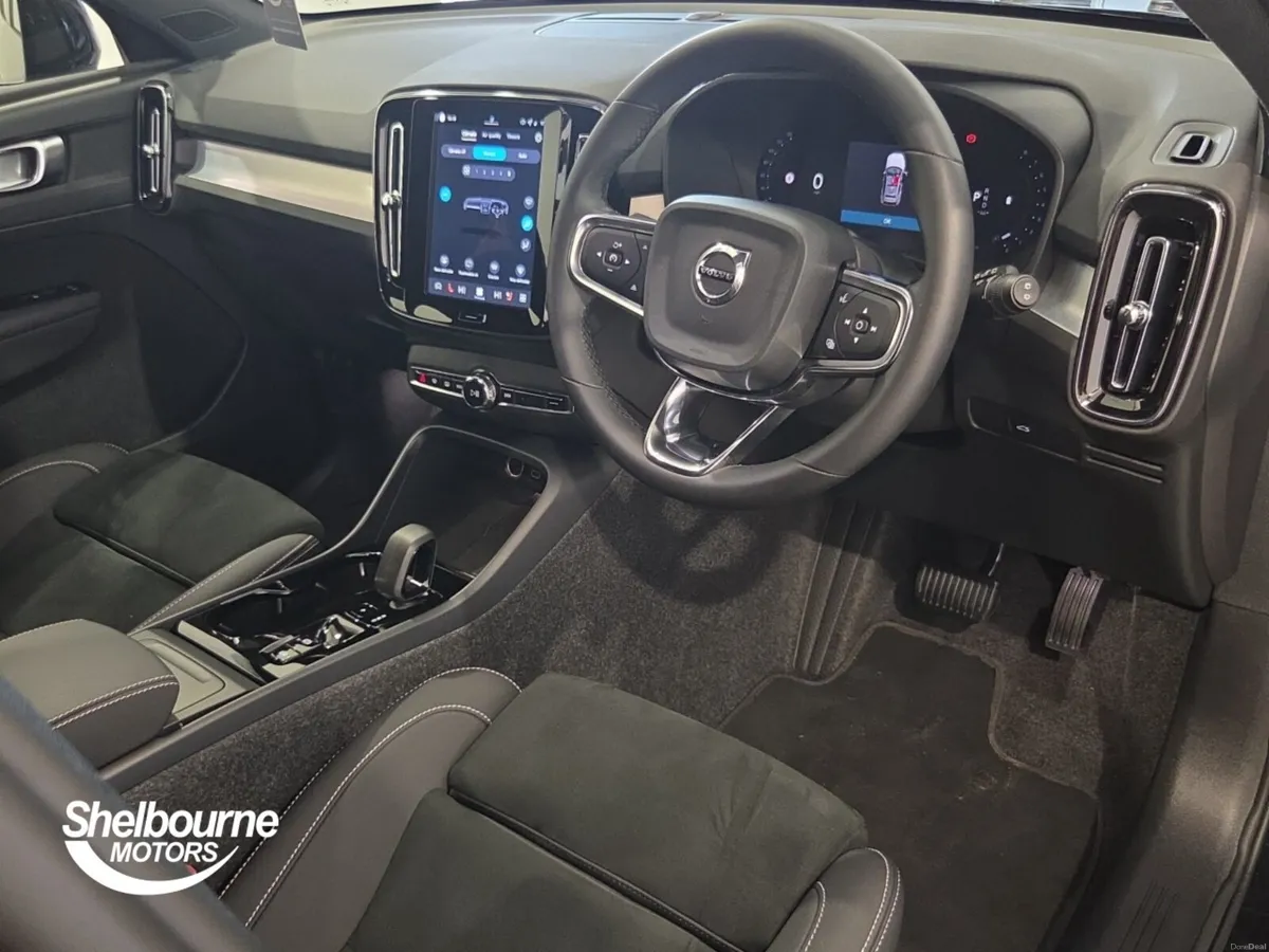 Volvo XC40 B4 PLUS BLACK EDITION - Image 4