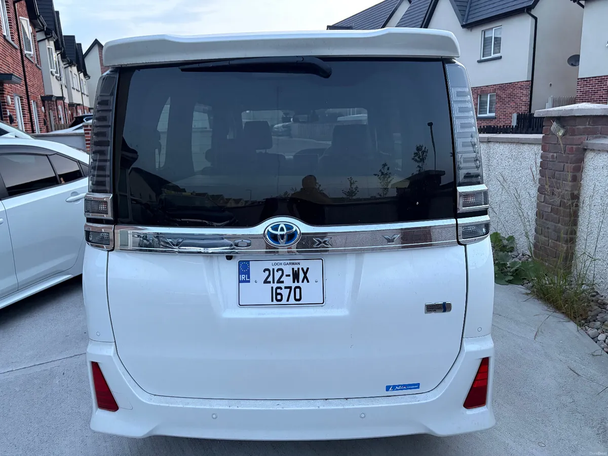 2021 212 Toyota Voxy 7 SEATER FULL TAXI READY - Image 4