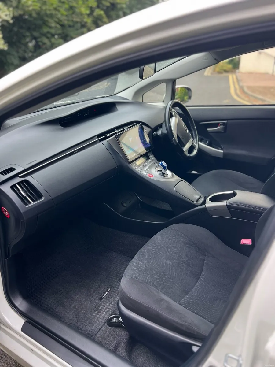Toyota Prius - Image 4