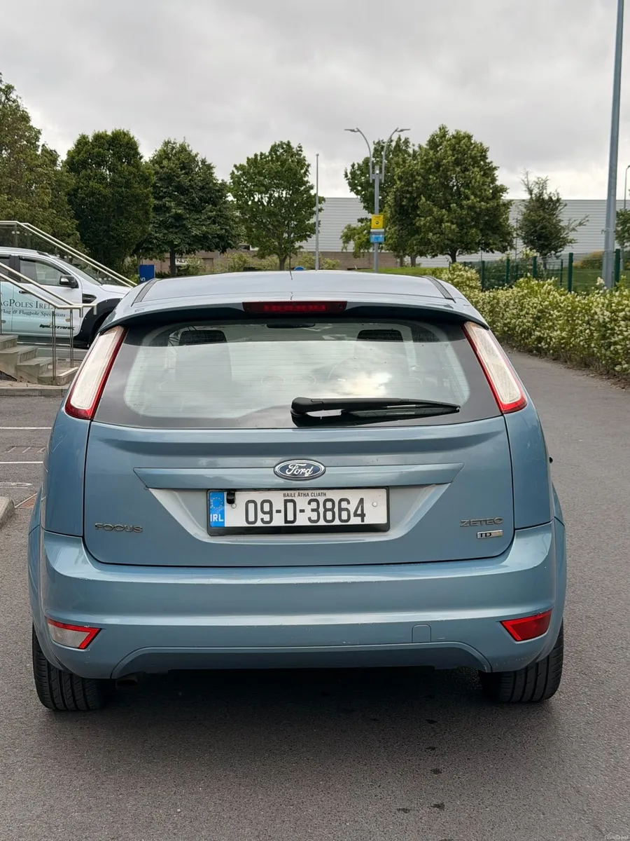Ford Focus 2009 - Image 2