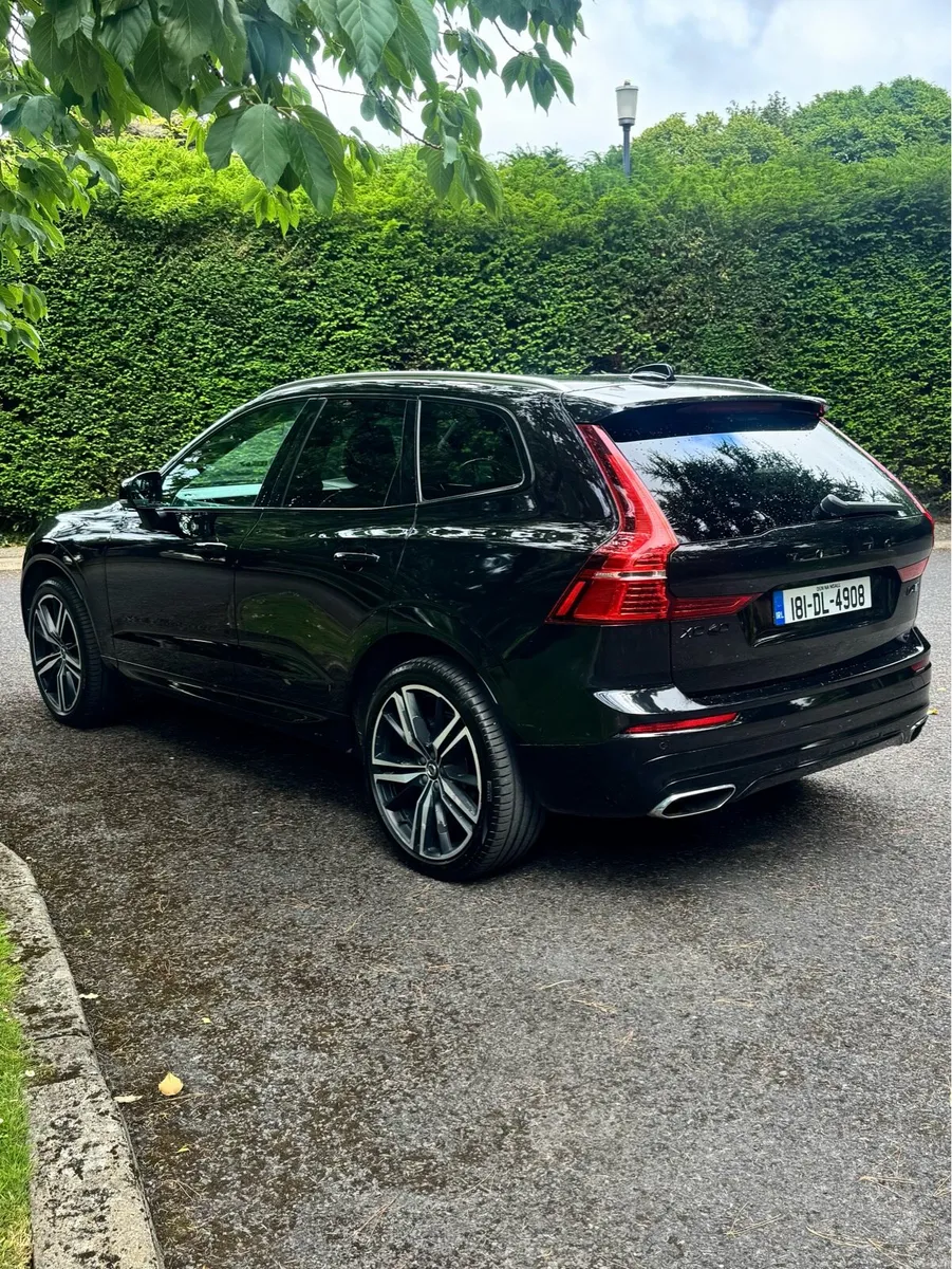 Volvo XC60 R-Design AWD - Image 6