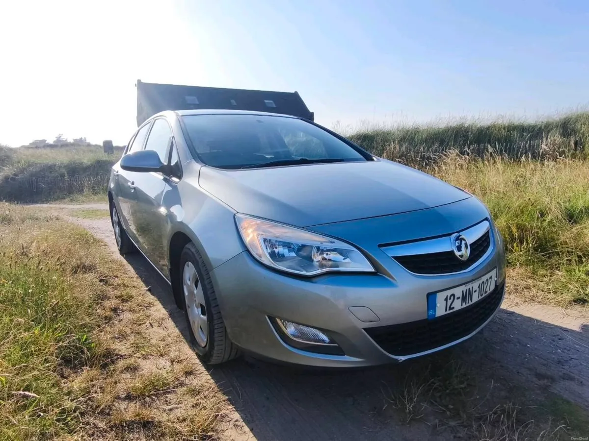 2012 Astra J - Image 2