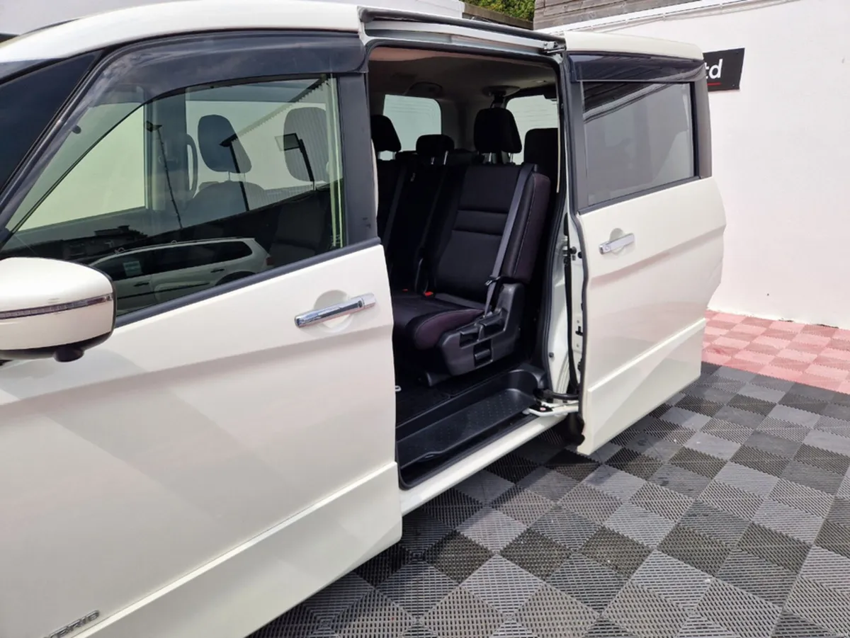 Nissan Serena HYBRID HIGHWAY STAR 8 SEATER 2.0 PET - Image 4