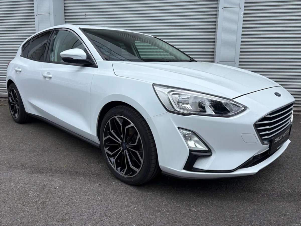 Ford Focus ZETEC 1.0 ECOBOOST 125PS 5DR 4 - Image 1