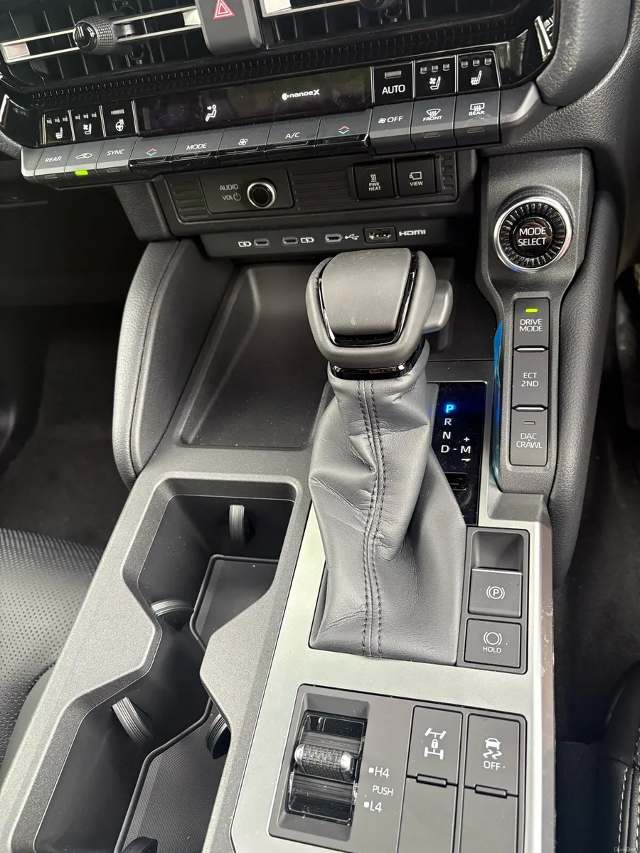 Toyota Land Cruiser Prado - Image 4