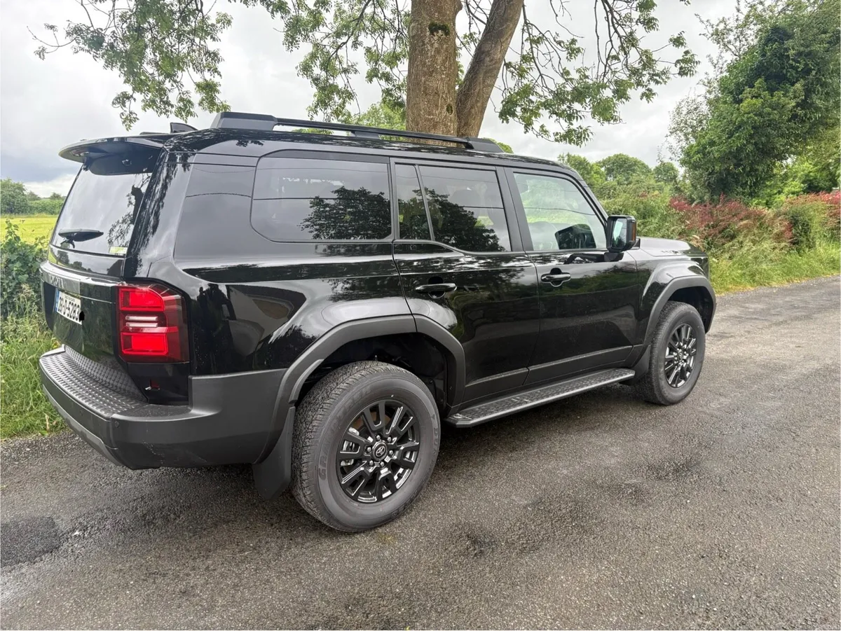Toyota Land Cruiser Prado - Image 3