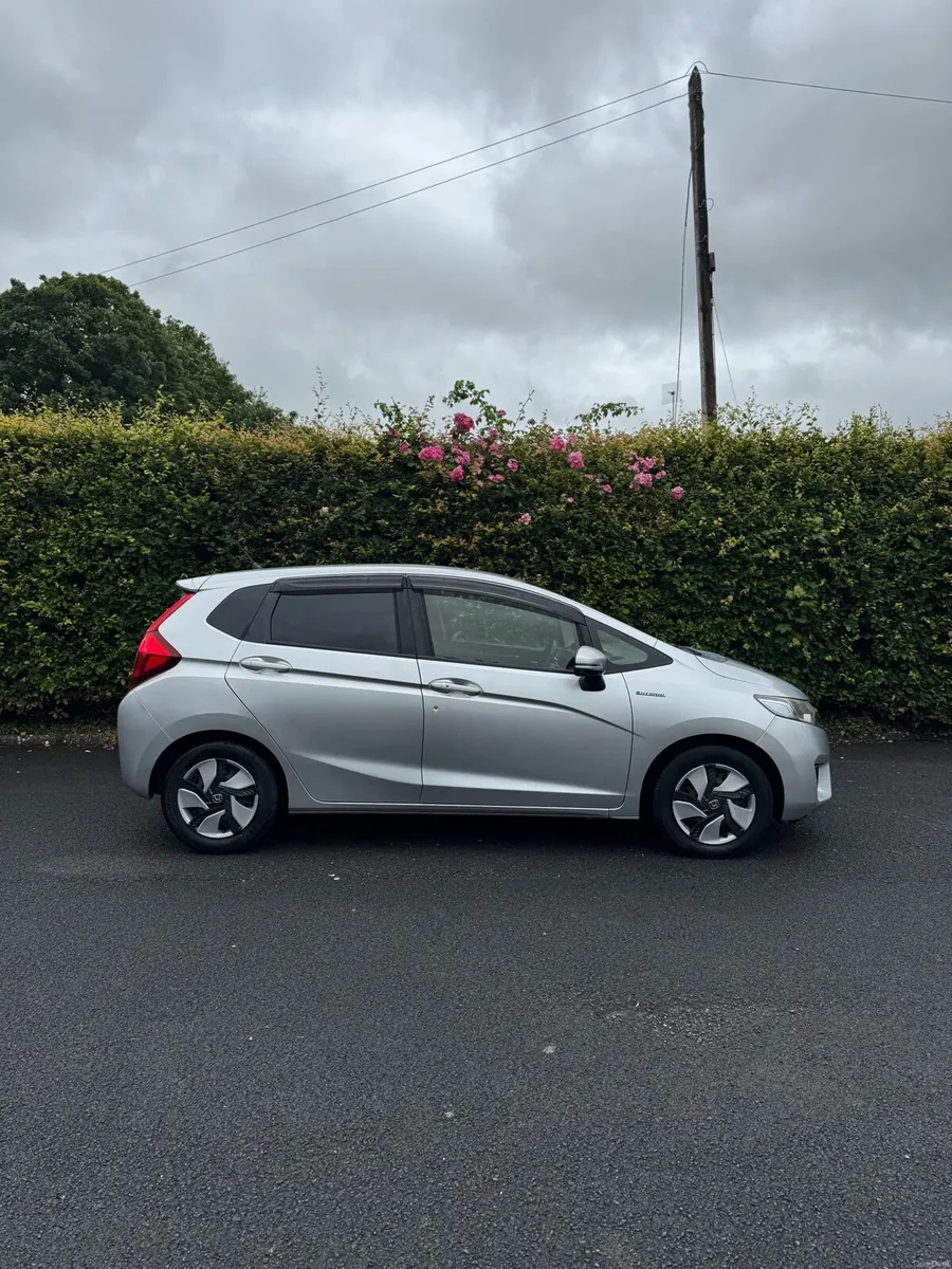 2015 Honda Fit Hybid Automatic - Image 2