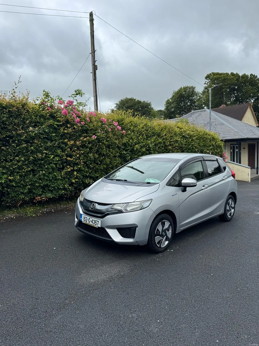 2015 Honda Fit Hybid Automatic - Image 4