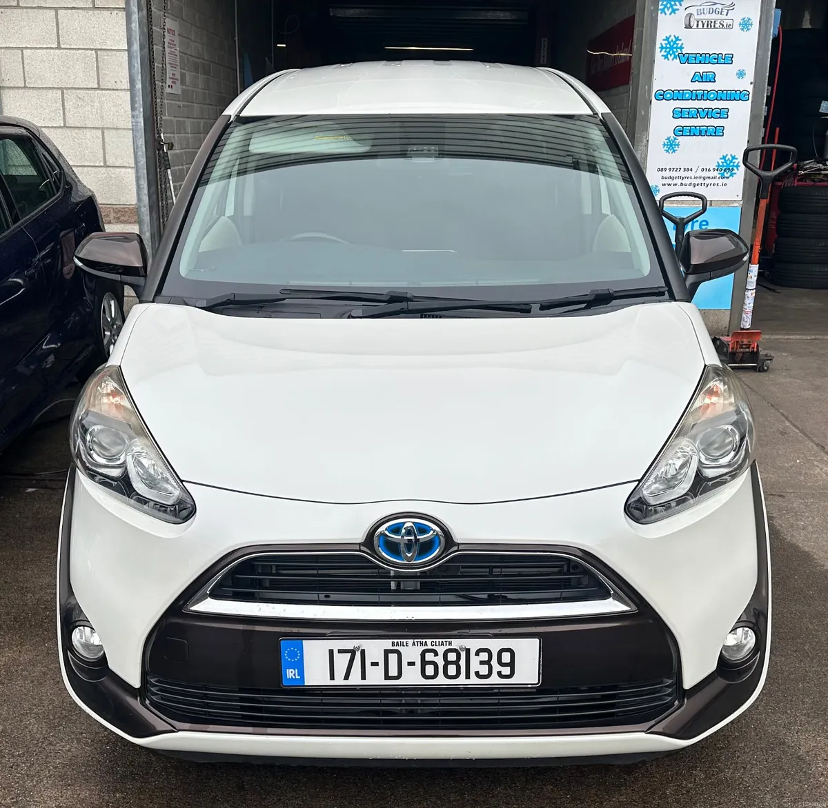 Automatic 7 seater Toyota Sienta Hybrid - Image 3