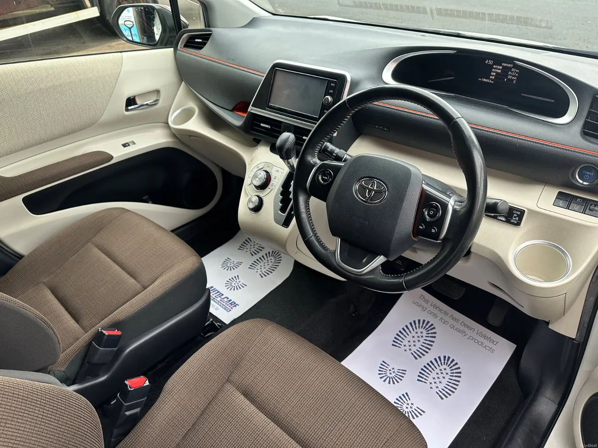 Automatic 7 seater Toyota Sienta Hybrid - Image 5
