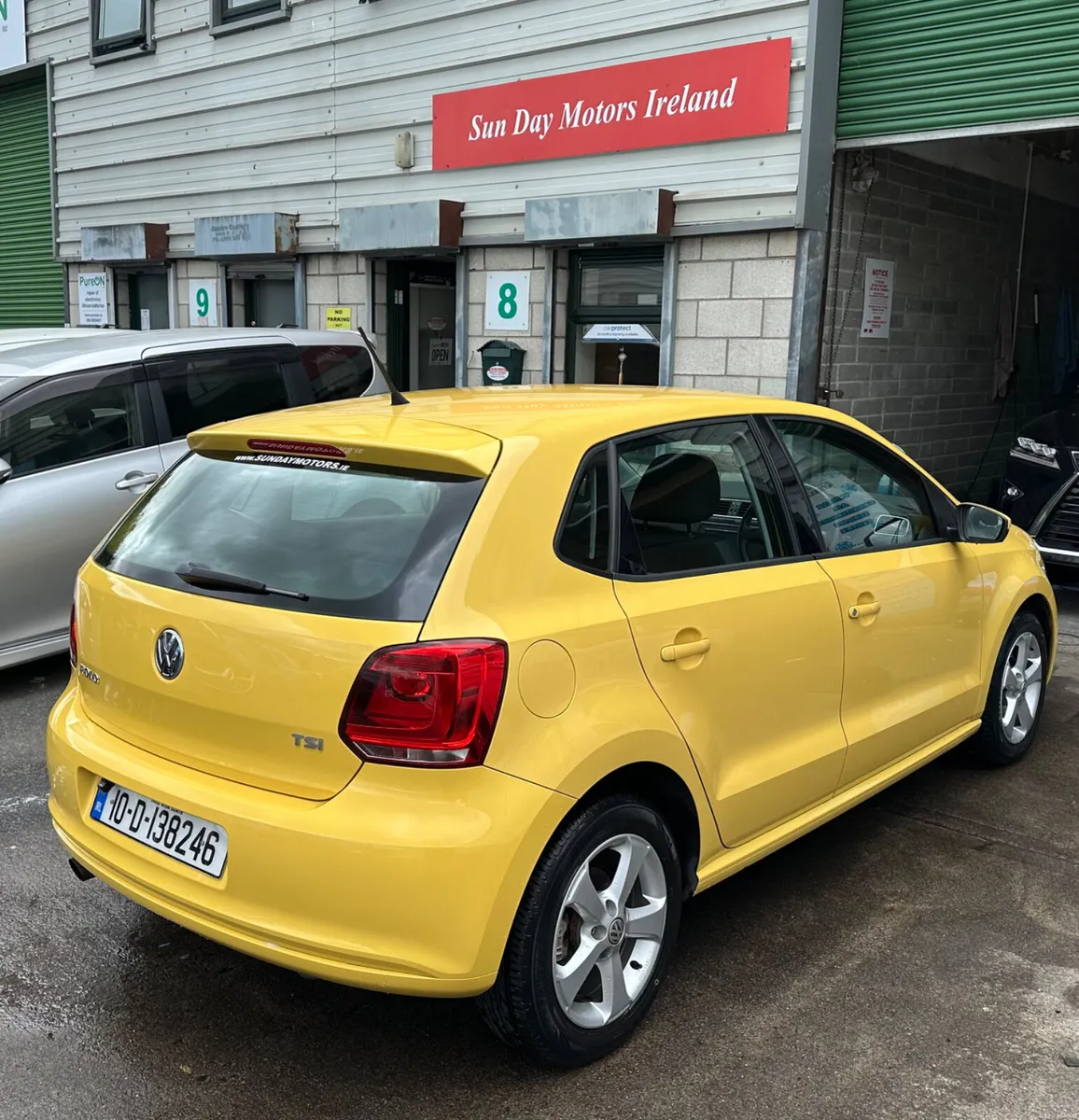 Automatic Volkswagen Polo 2010 - Image 2