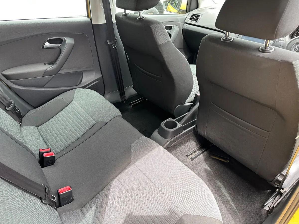 Automatic Volkswagen Polo 2010 - Image 6