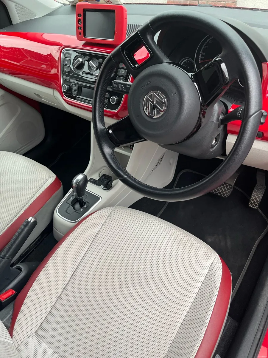 VW UP *Auto* 83kms * * 152D** - Image 3
