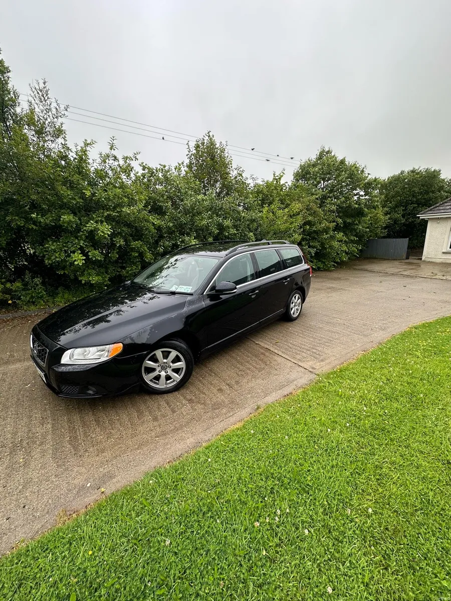VOLVO V70 D2 AUTO TAX AND TEST - Image 2