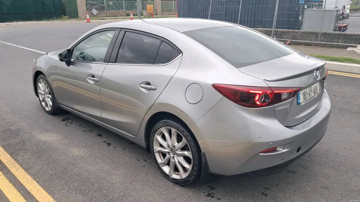 Mazda 3 - Image 2
