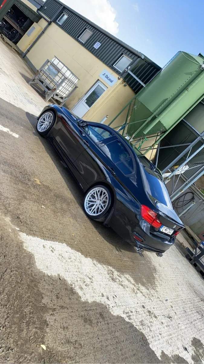BMW 320 SPORT - Image 1