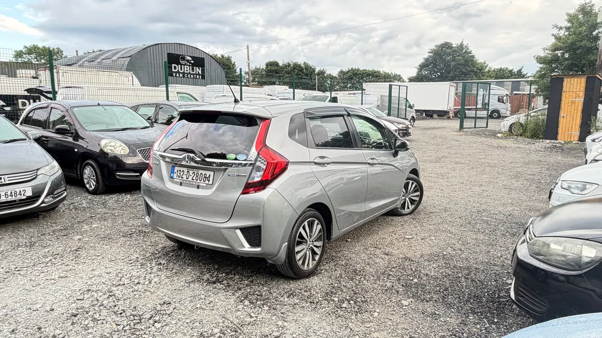 Honda Fit Hybrid 2013 Fully automatic - Image 3