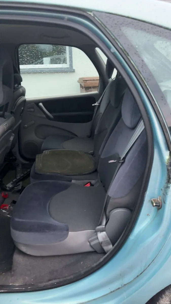 Car - Image 3