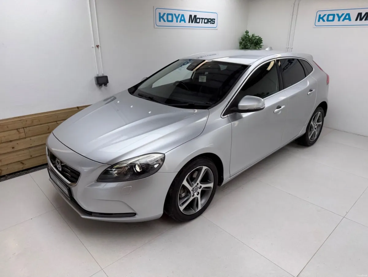 Volvo V40 2.0 D4 SE LUXURY PLUS DIESEL AUTOMATIC / - Image 2