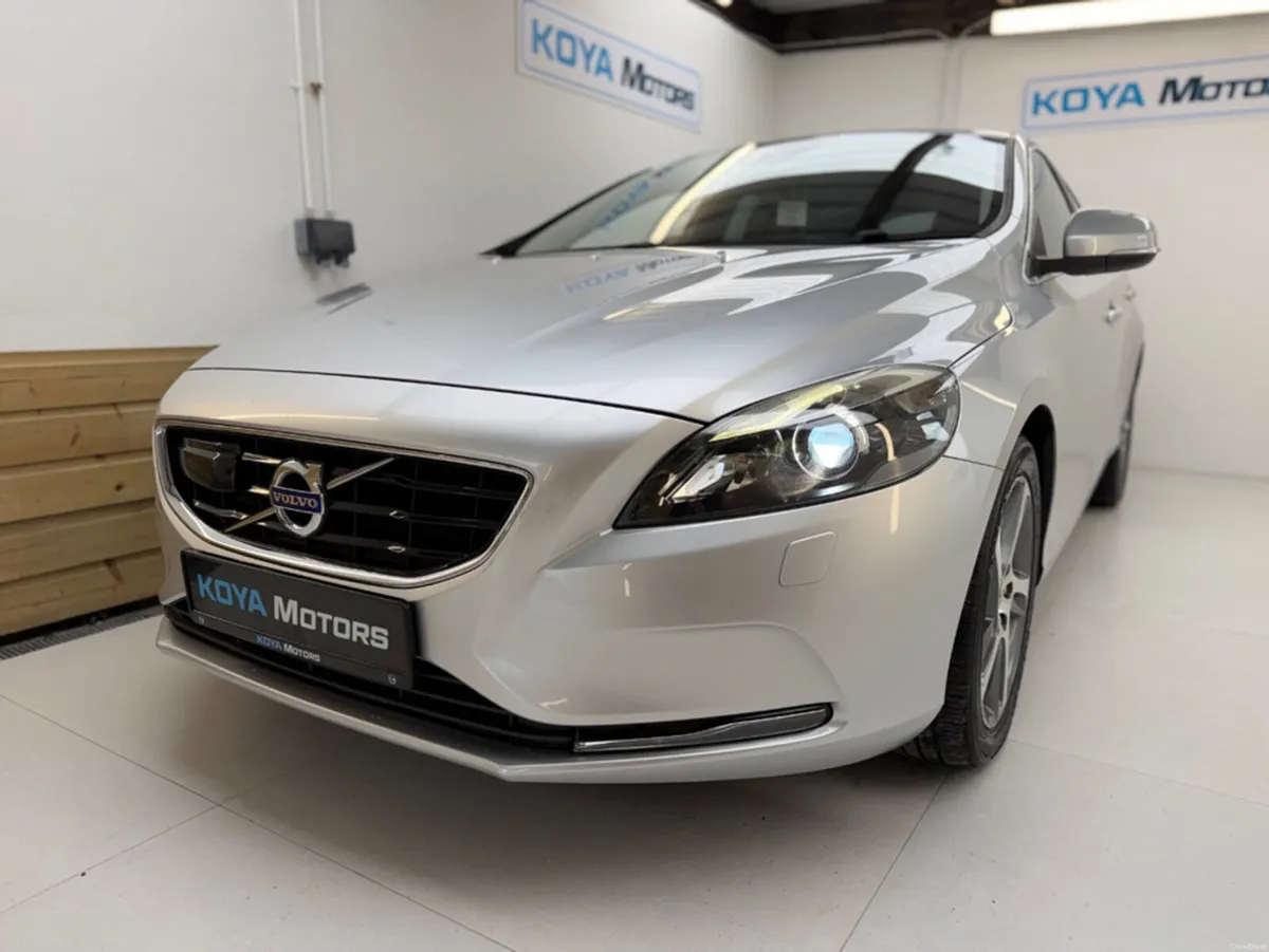 Volvo V40 2.0 D4 SE LUXURY PLUS DIESEL AUTOMATIC / - Image 4