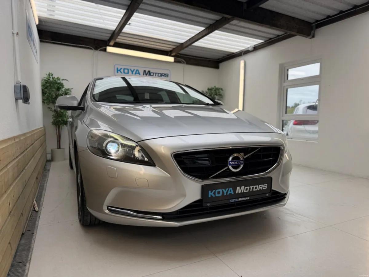 Volvo V40 2.0 D4 SE LUXURY PLUS DIESEL AUTOMATIC / - Image 6