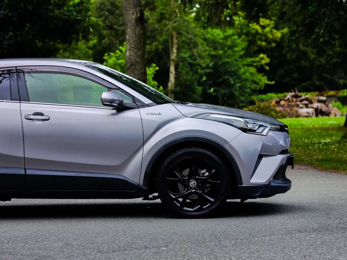 2019 Toyota C-HR 1.8 Petrol Hybris Automatic Sol - Image 4