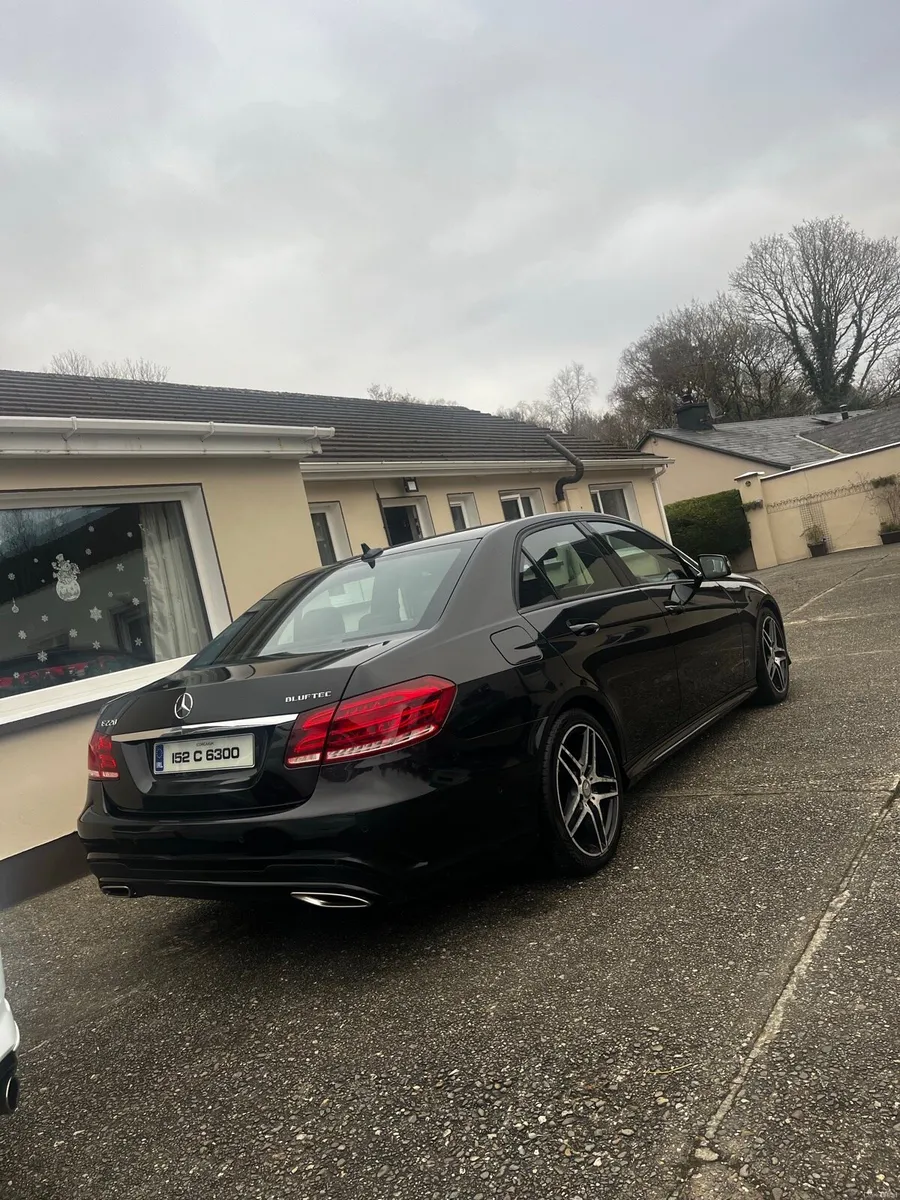 152 Mercedes Benz e220 AMG Night edition with - Image 4