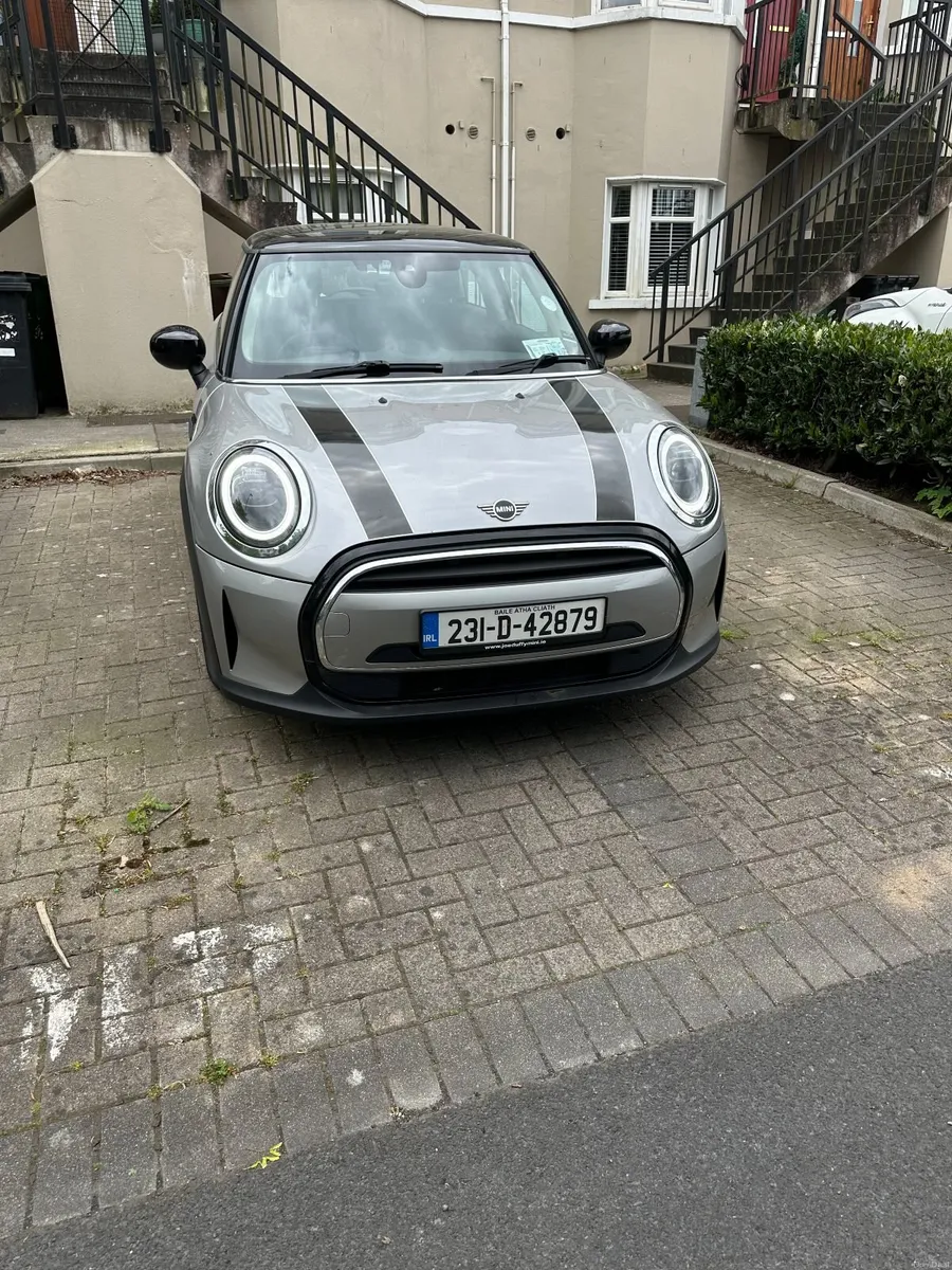 Mini Cooper 2023 - Image 1