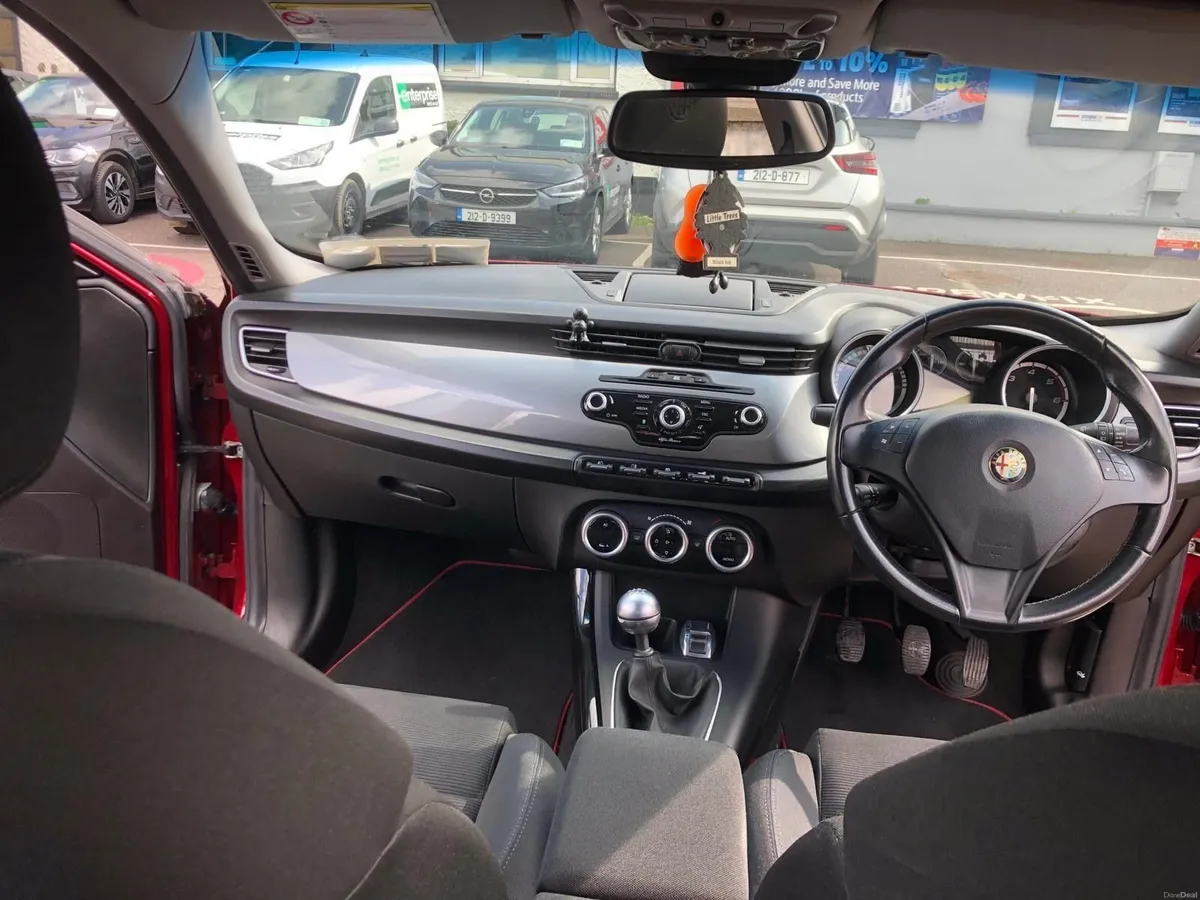 Alfa Romeo Giulietta 2011 - Image 4