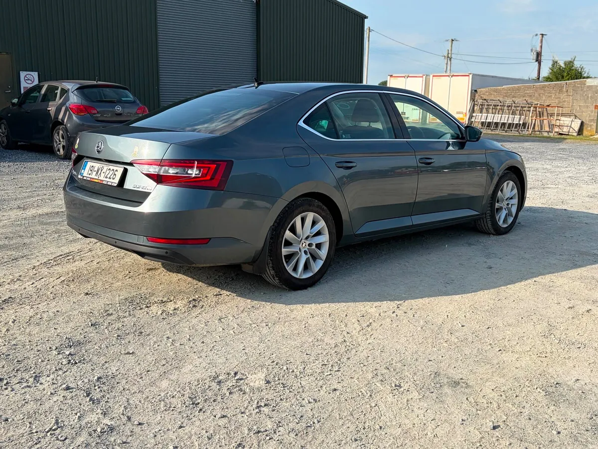 Skoda Superb 2019 - Image 4