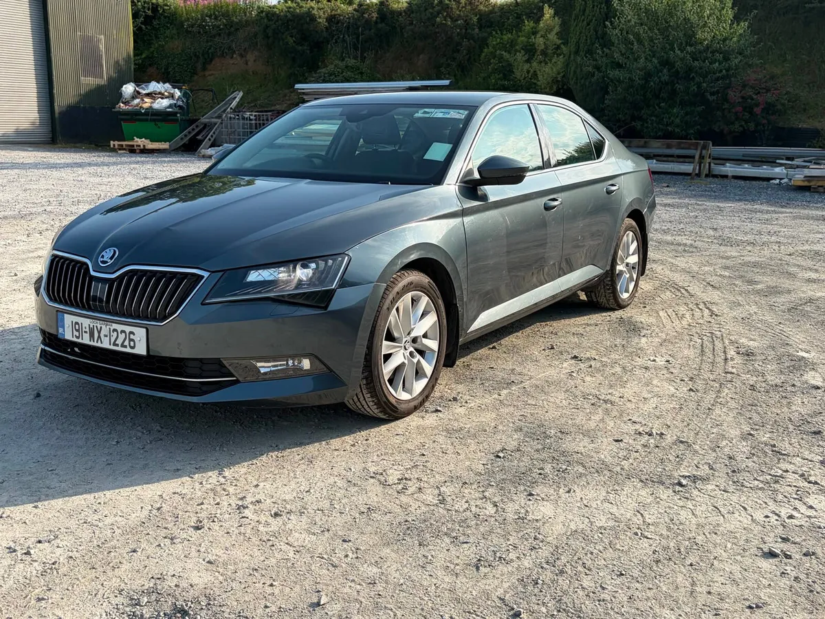 Skoda Superb 2019 - Image 2