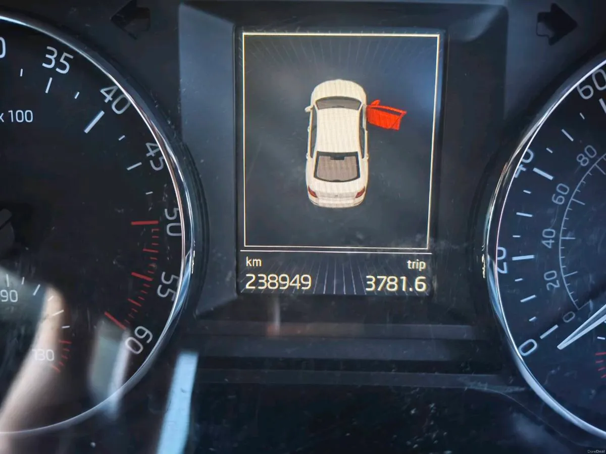Skoda Octavia Automatic - Image 3