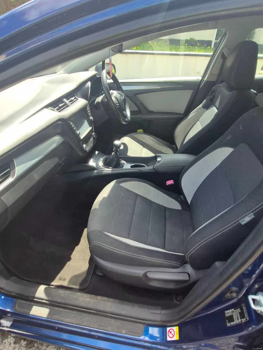 Toyota Avensis 2015 - Image 1