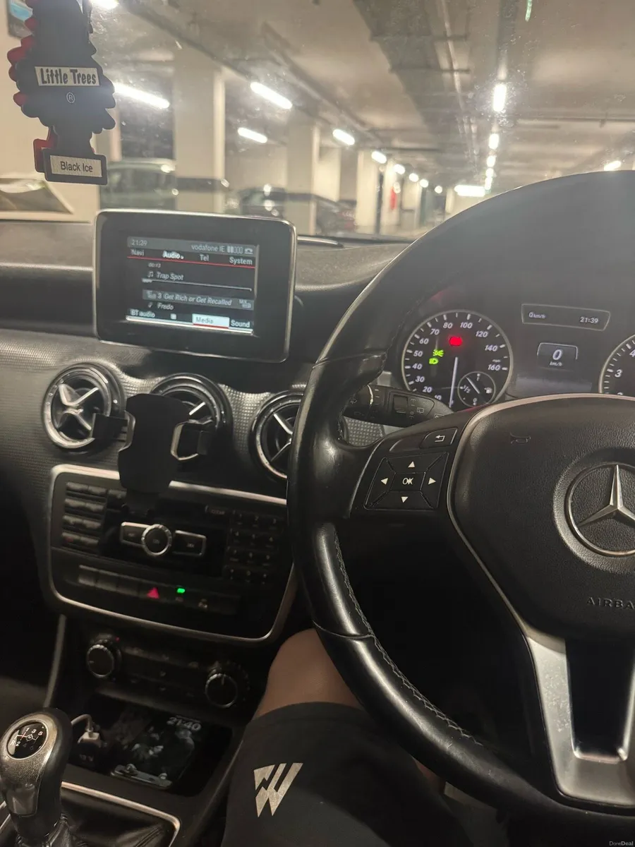 Mercedes a180 low kms - Image 4