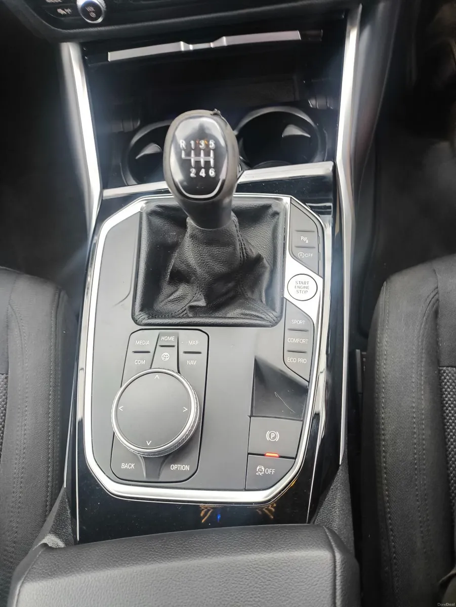 BMW 3-Series 2022 - Image 2