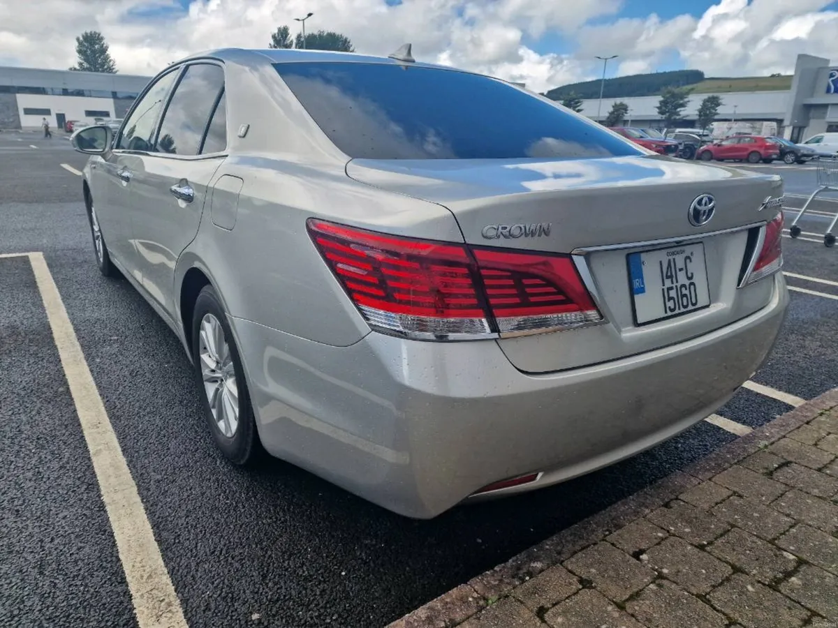 2014 Toyota Crown 2.5L Hybrid Silver - Image 4