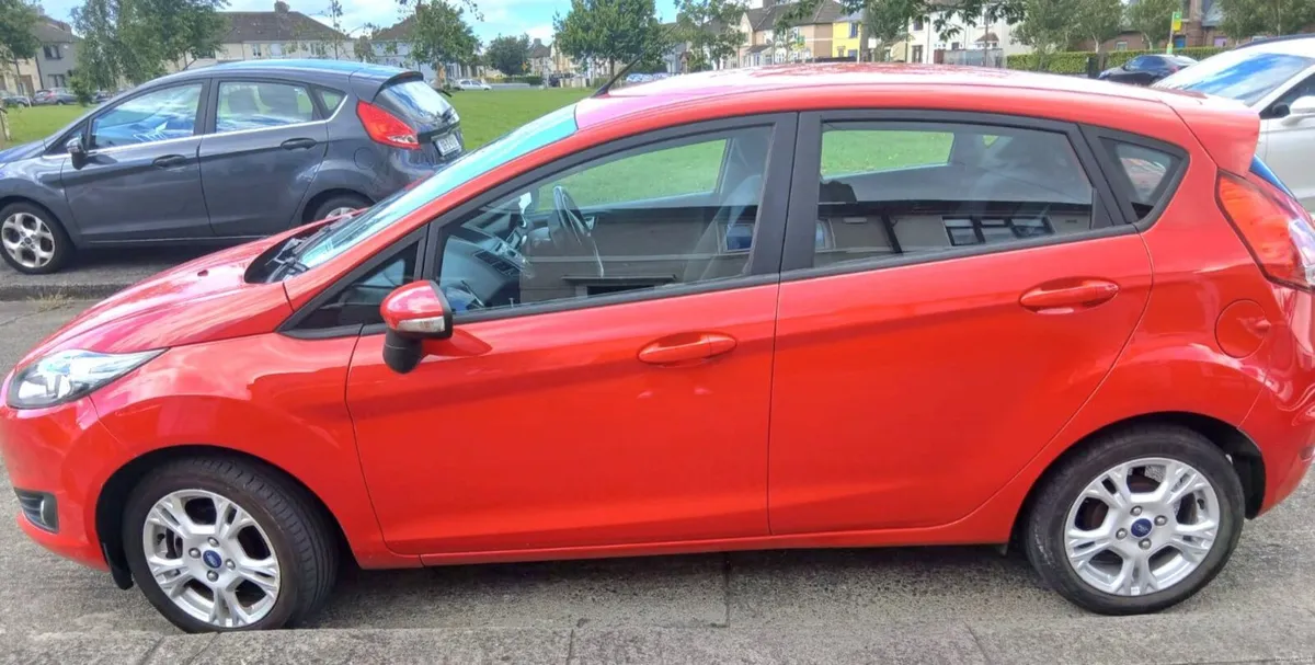 Ford Fiesta Zetec 1.0 Hatchback - Image 2