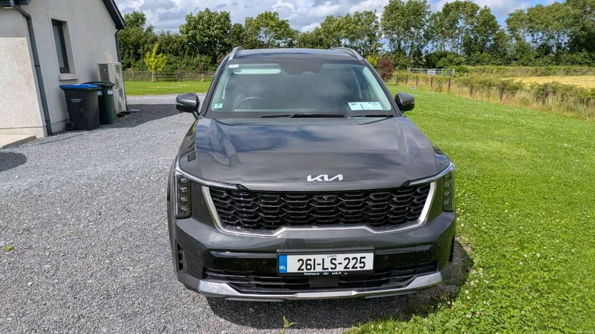 261 Kia Sorento 1.6l Petrol Hybrid 7 seater - Image 2