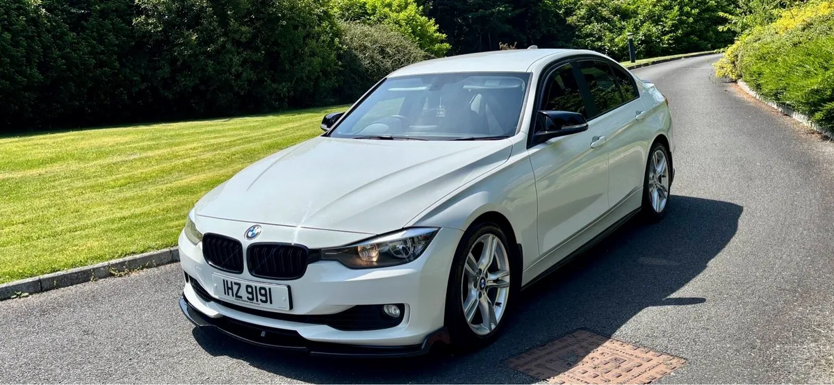2013 BMW 320i SPORT XDRIVE LOW MILES - Image 3