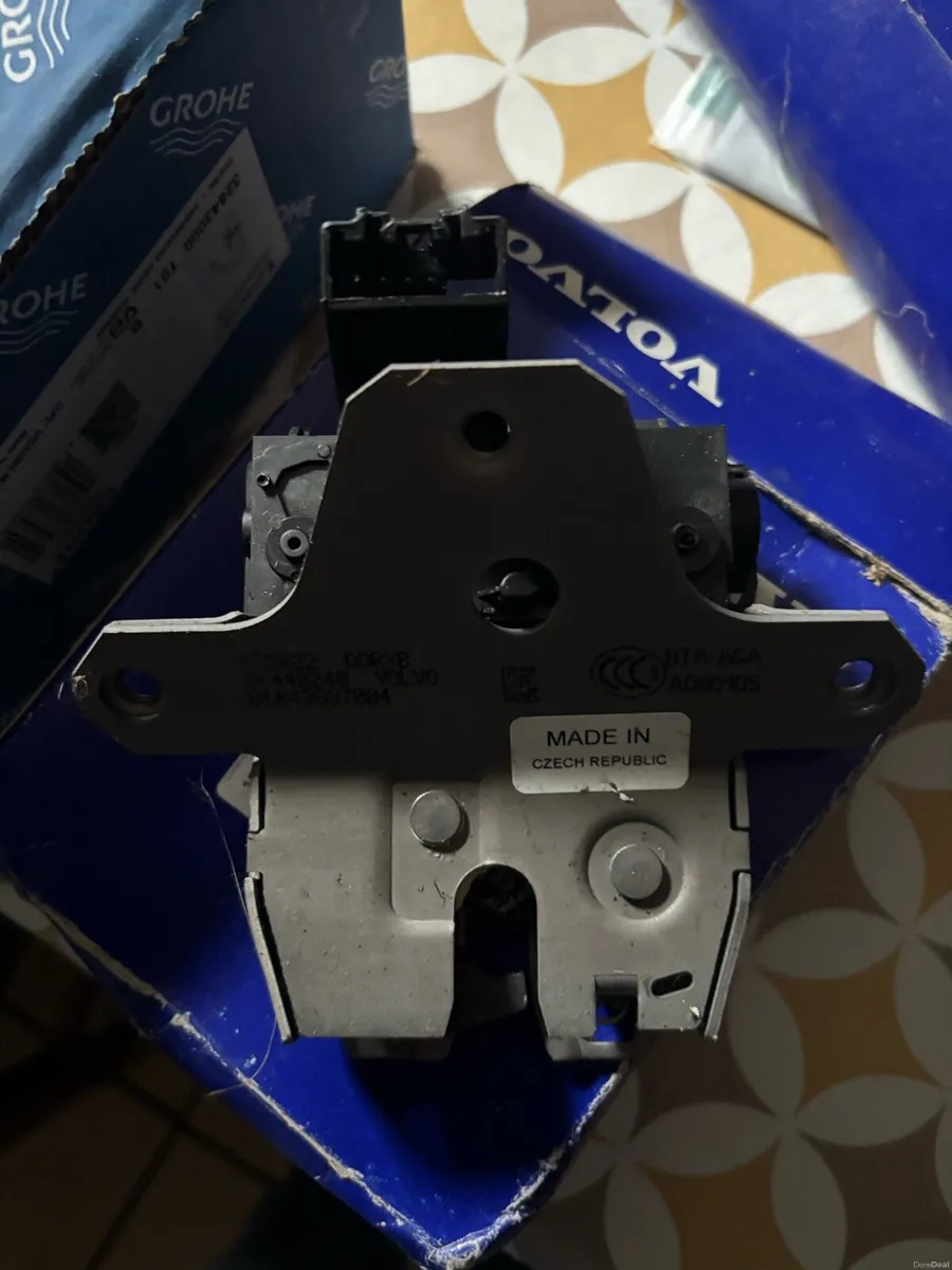 A car boot lock s40 Volvo - Image 2