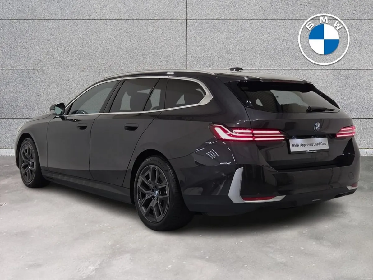 BMW i5 eDrive40 Sport Edition Touring - Image 3