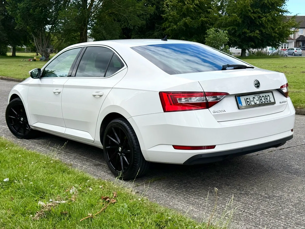 16 Superb 2.0 TDi 150ps Sportline - Image 4