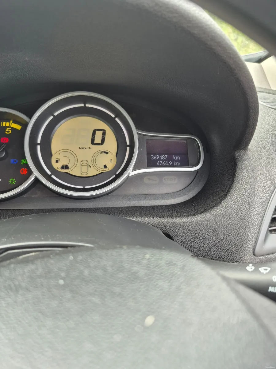 Renault Fluence 2010 - Image 5