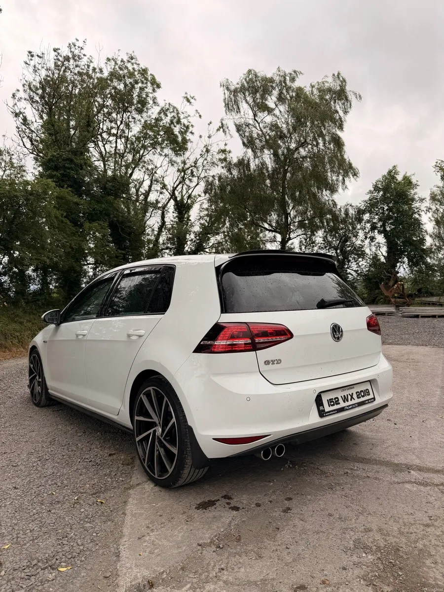 VOLKSWAGEN GOLF GTD - Image 4