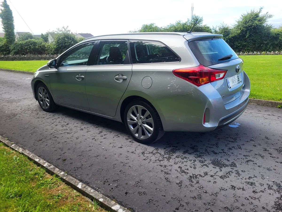 Toyota Auris HYBRID AUTOMATIC  NEW NCT - Image 4