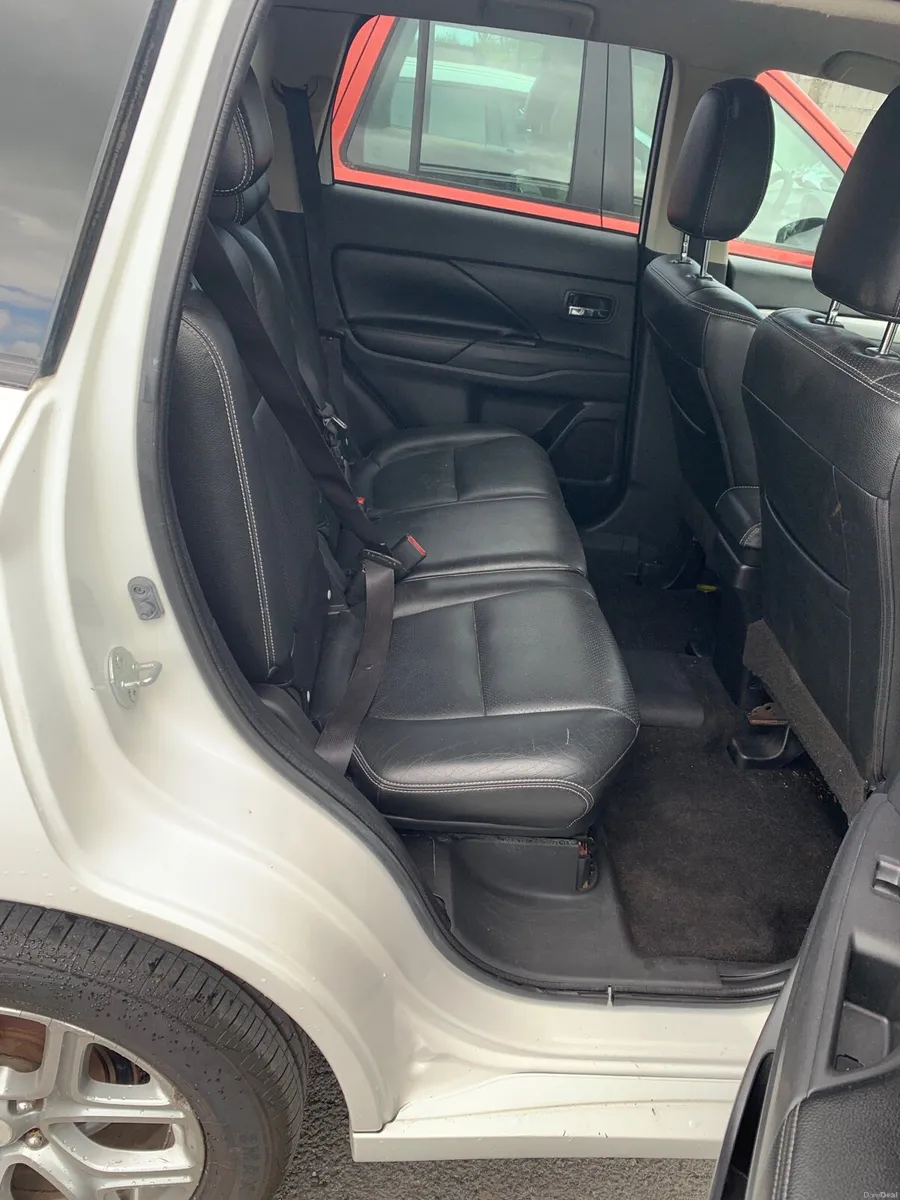 2015 Mitsubishi Outlander PHEV - Image 6