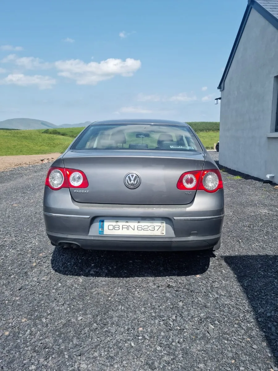 Volkswagen Passat 2008 - Image 2