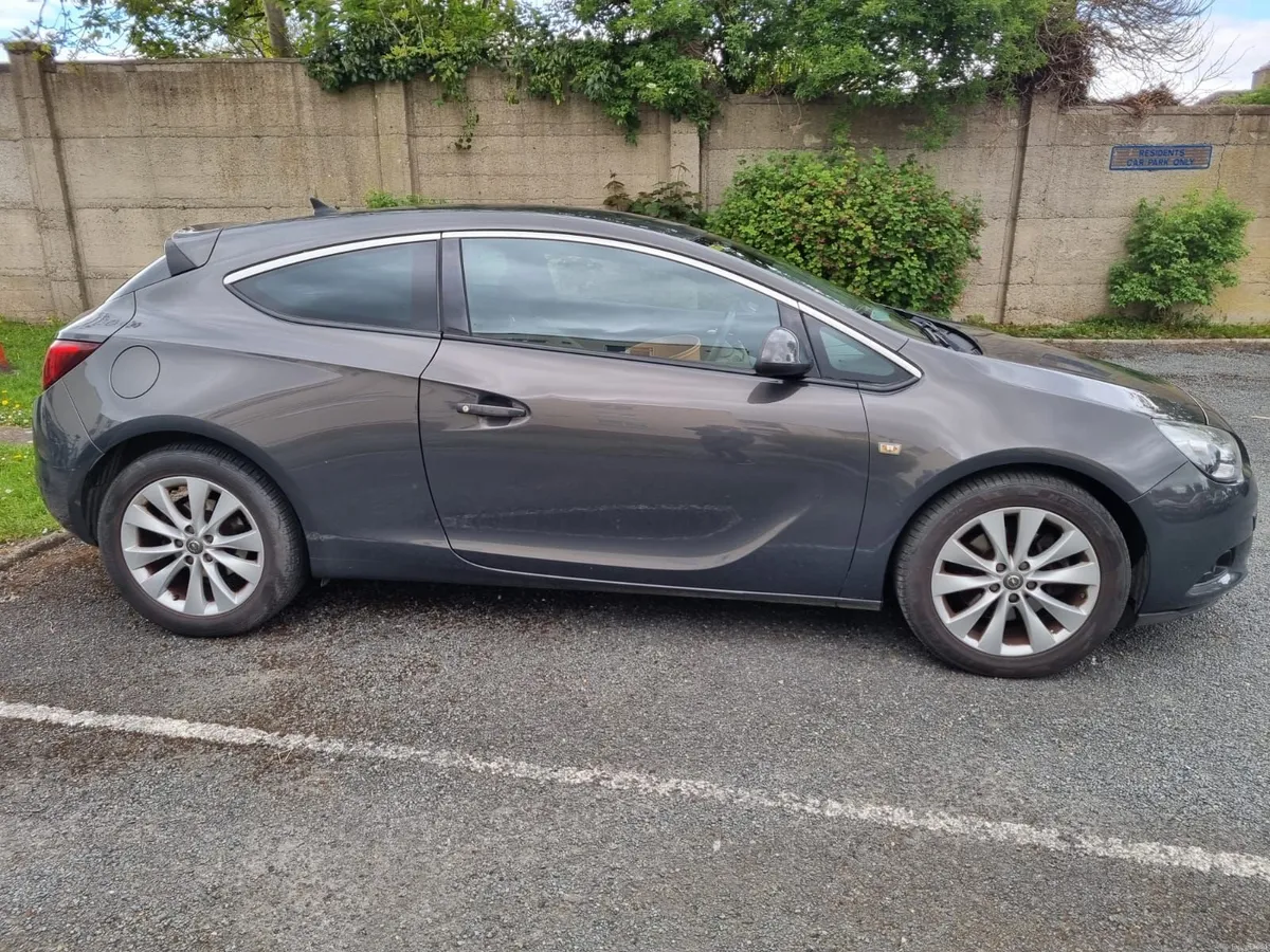 Opel Astra 2015 - Image 1