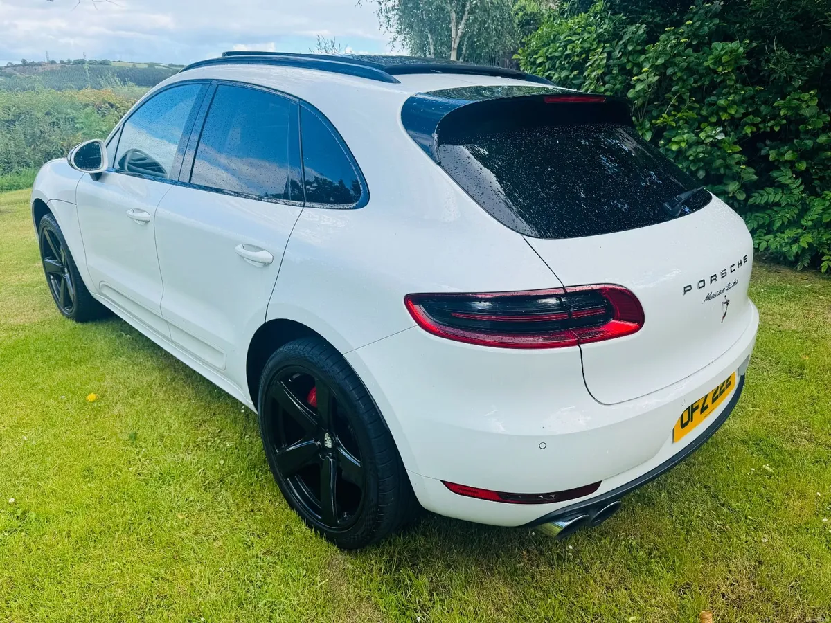 Porsche Macan TURBO  STUNNING UBER FAST SUV NI - Image 4