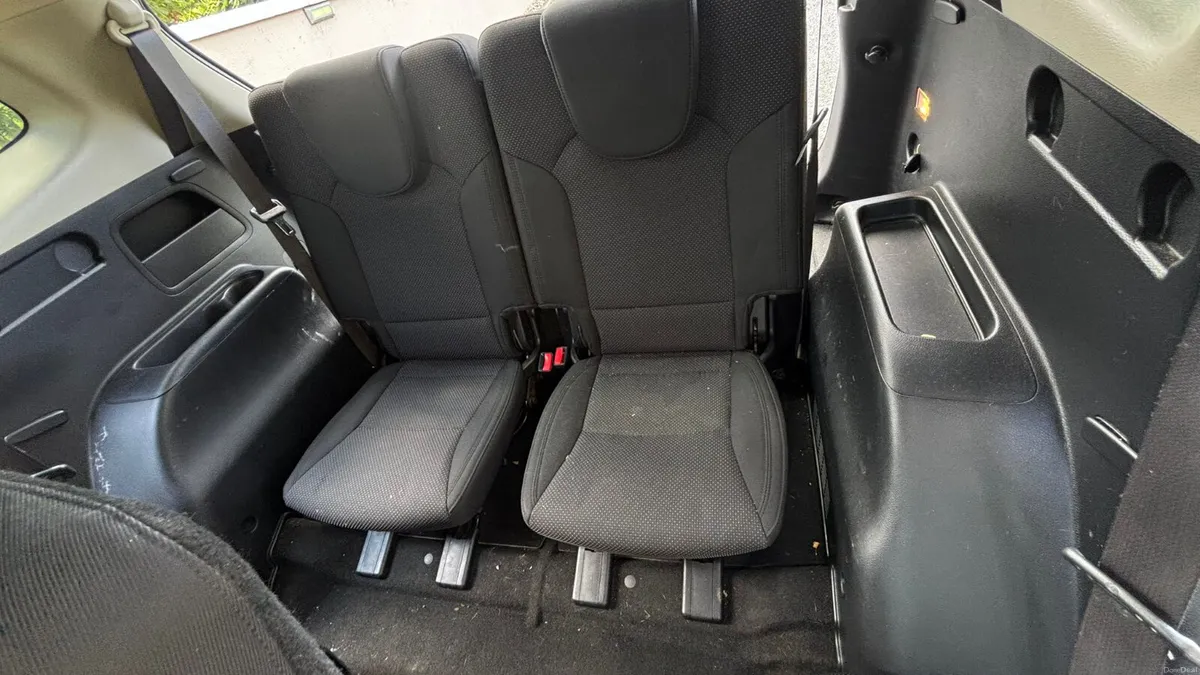 Kia Carens 2014  7 SEATS - Image 6